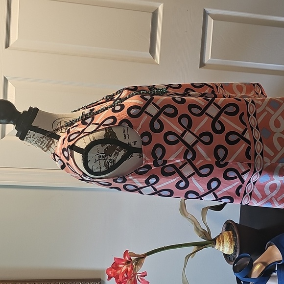 Crown and Ivy Chic Pink and Black Patterned Blouse - Picture 6 of 12